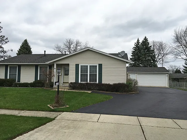 1053 Carpenter Ct photo 1