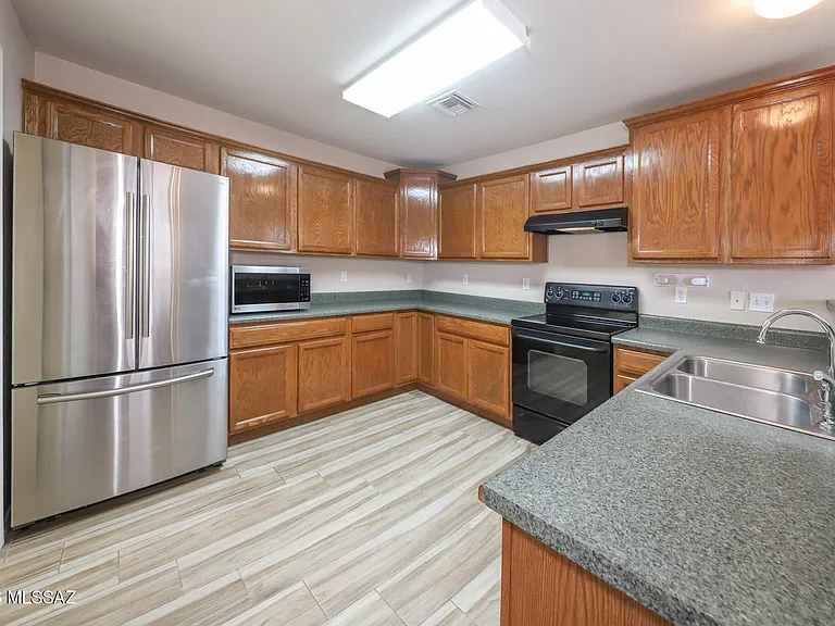 2416 W Chris Oliver Way — Photo 5