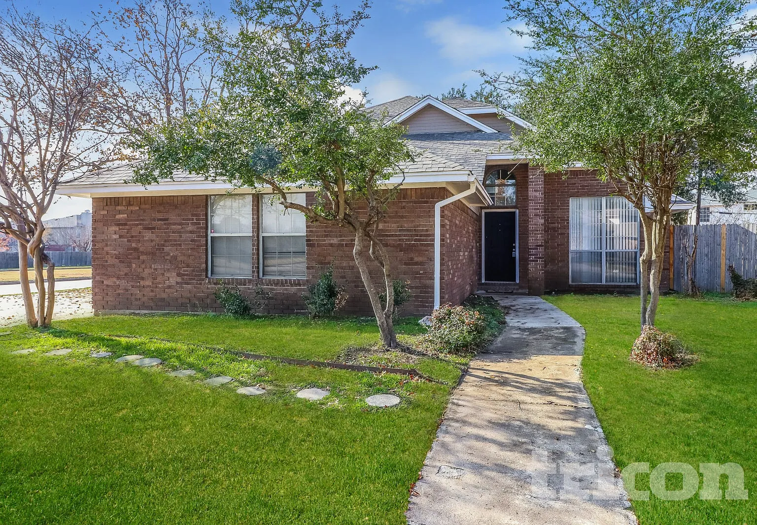 5242 Cornvalley Drive Arlington TX — Photo 1
