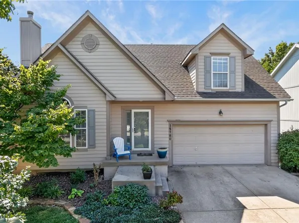 15780 S Bradley Dr, Olathe, KS 66062