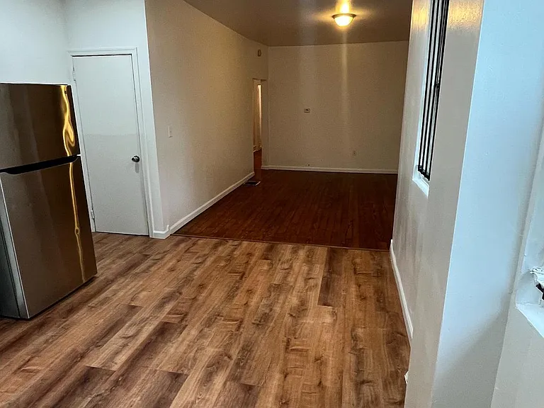 2823 Amber St — Photo 3