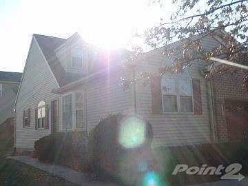2016 Acorn Dr front