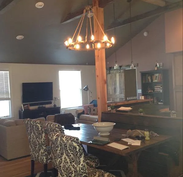 329 Lynn Dr — Photo 3