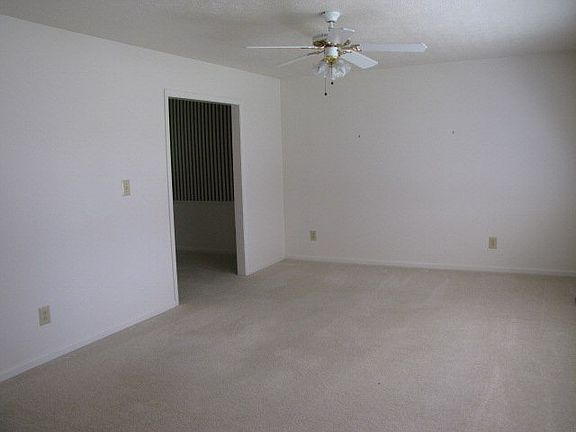 3rd image of 415 Melody Ln