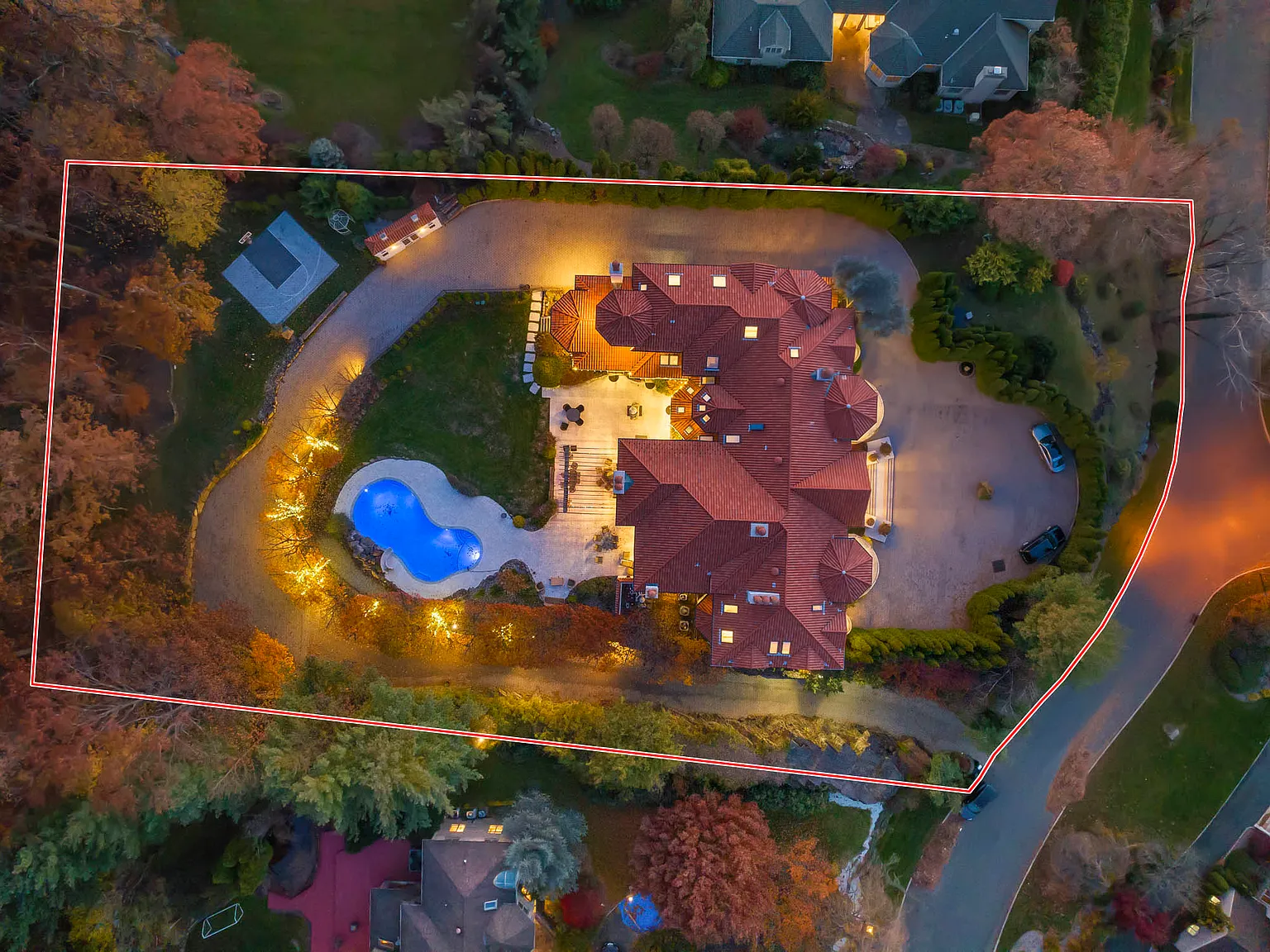 7 bed, 9.5 bath, 11362 sqft, $33,000 — Photo 4