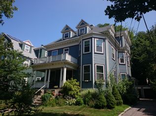 17 Bartlett Cres #2, Brookline, MA 02446