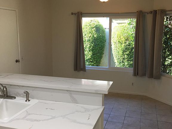 4th image of 32 Ilex Dr
