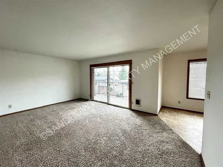 910 N Division Ave #102 — Photo 9