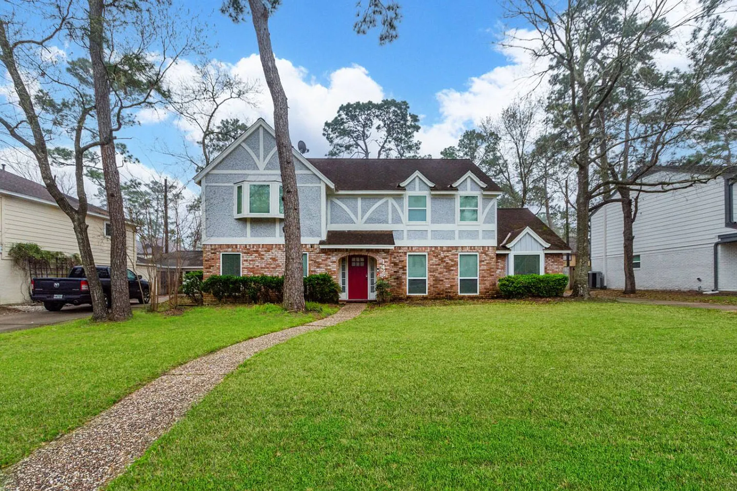 4 bed, 2.0 bath, 2615 sqft, $6,112 — Photo 2