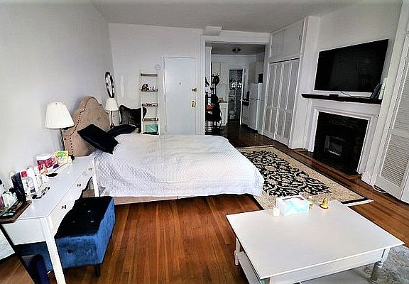 4th image of 259 W 70th St APT 3F