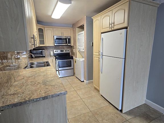 4th image of 10090 NW 80th Ct APT 1406