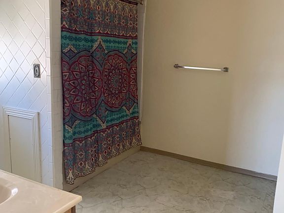 3rd image of 3918 Poe Ave