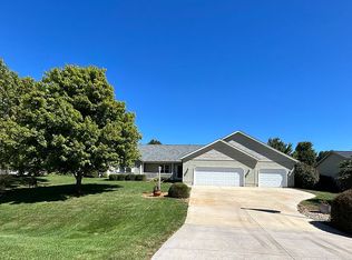 136 Farmview Ct, East Peoria, IL 61611