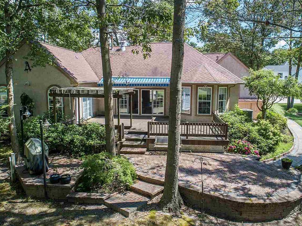 2nd image of 123 Saint Andrews Dr