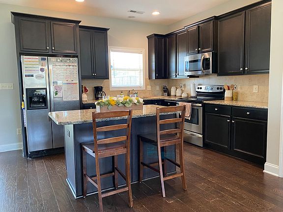 2nd image of 212 Admiral Ct