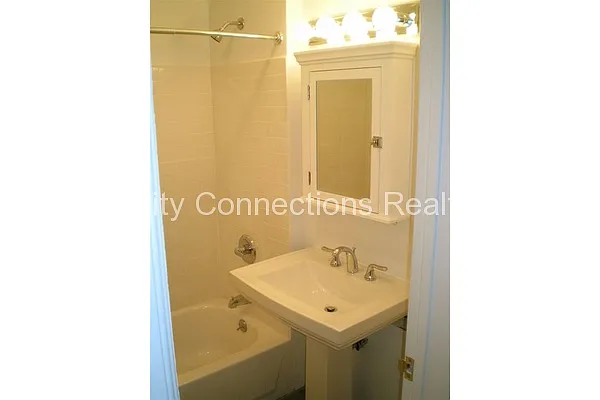 Rented by City Connections Realty | media 27