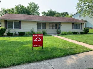 36 Skyview Dr, Springfield, IL 62702