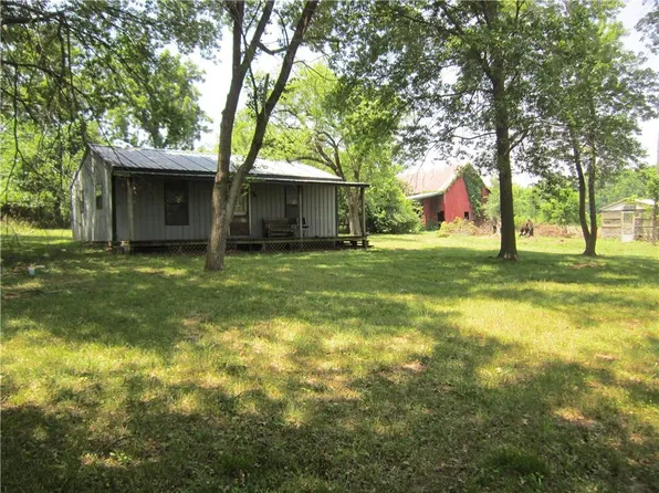 1001 731st Rd, Calhoun, MO 65323