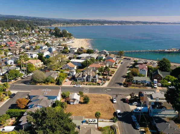 1425 49th Ave, Capitola, CA 95010