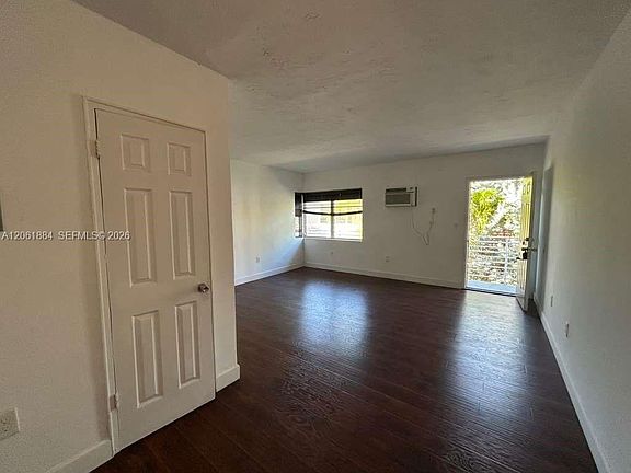 4th image of 8321 Crespi Blvd APT 7
