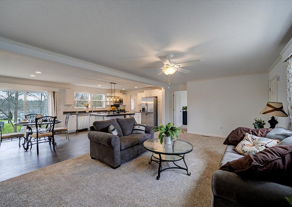 Clayton SL4 S & F KINNEBROOK SALES CENTER Plan, Kinnebrook Estates