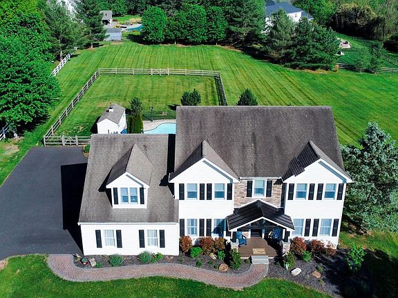 3rd image of 210 Jordan Dr