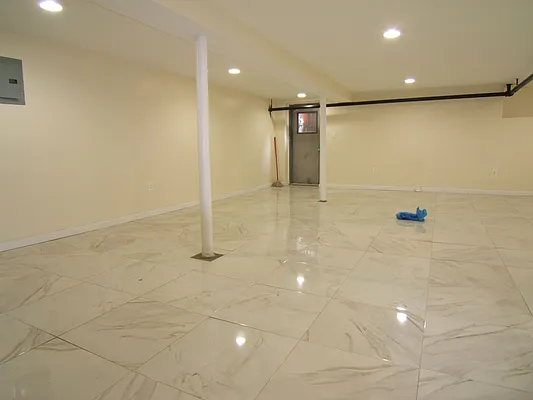 Rented by Joel Weisz, LREB | media 4