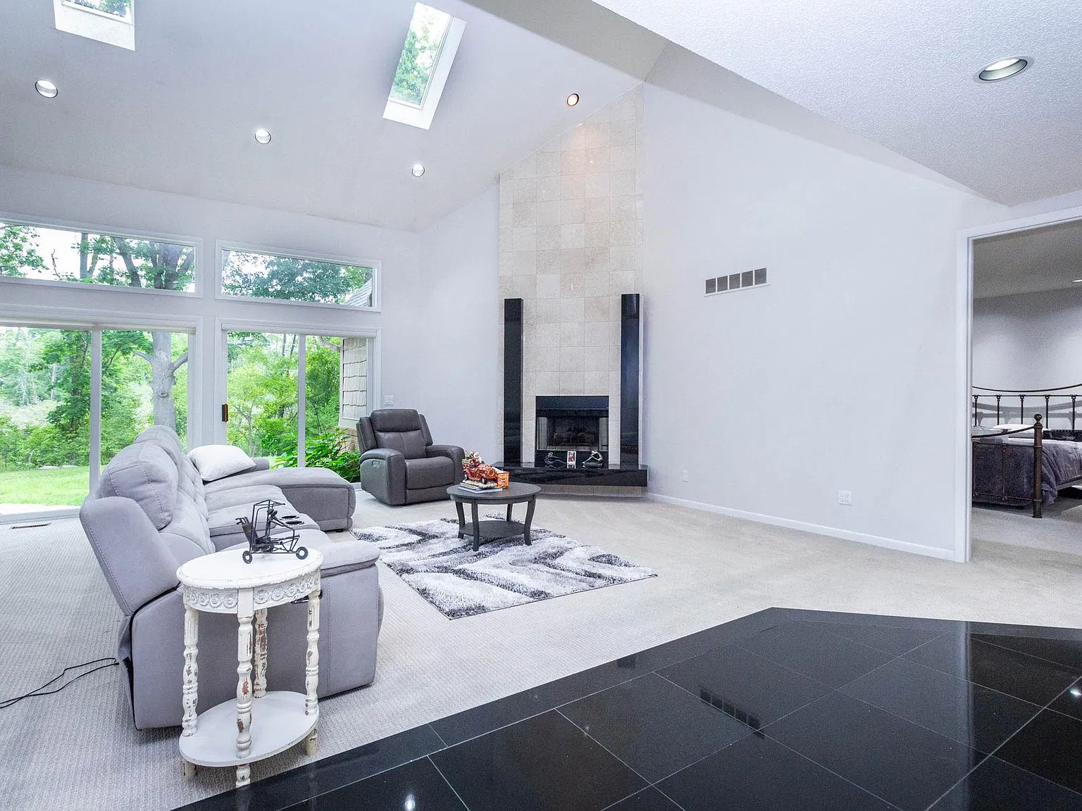 4 bed, 5.0 bath, 3415 sqft, $3,950 — Photo 4