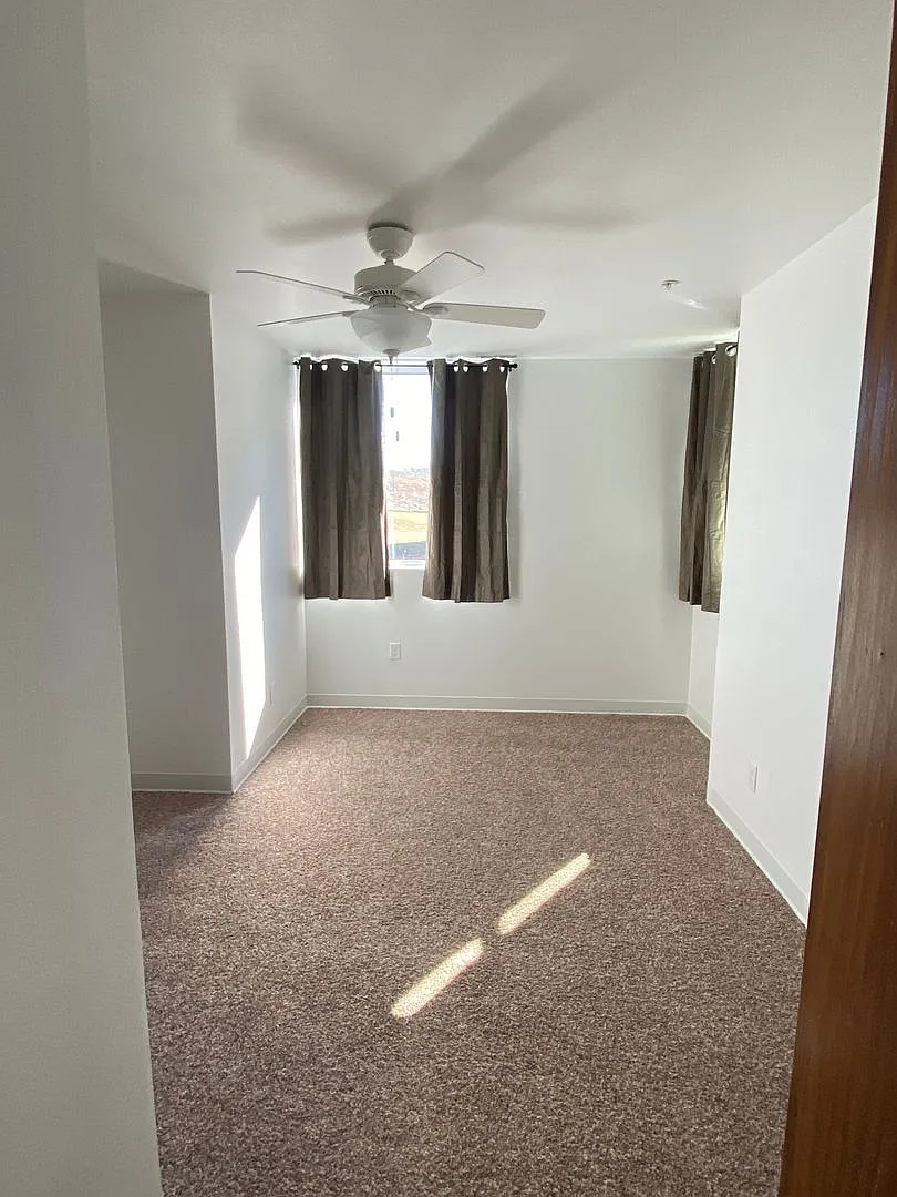 Deer Creek Apartments — Photo 2