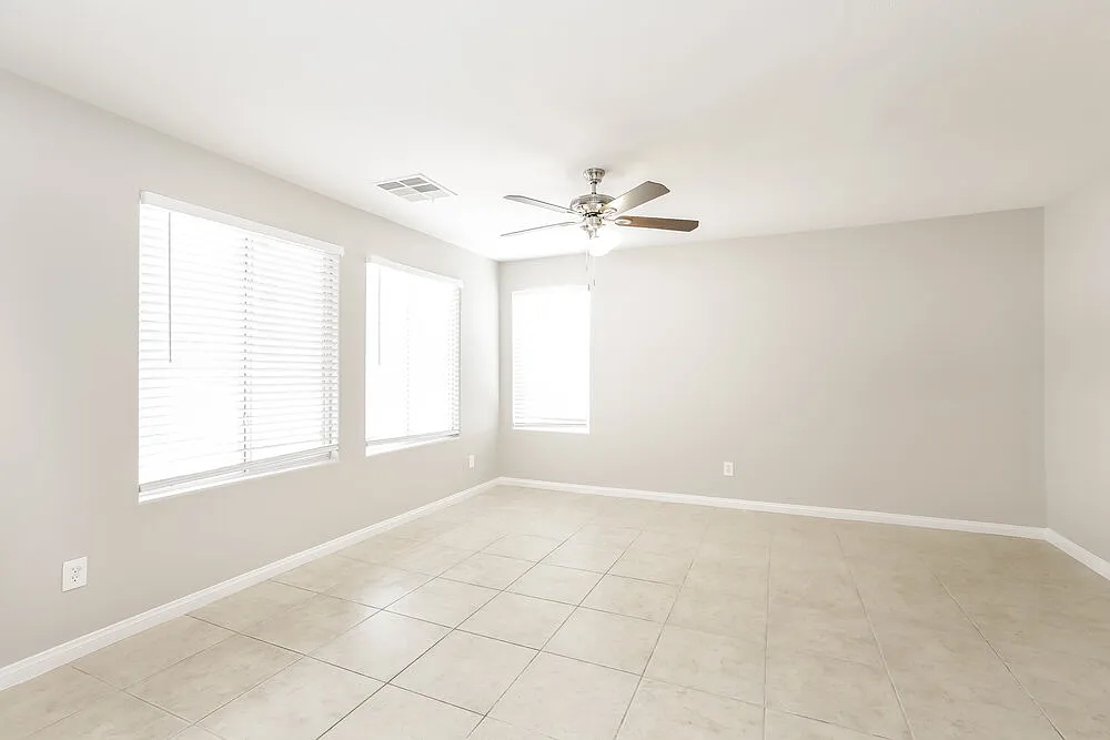 3 bed, 2.5 bath, 1231 sqft, $1,950 — Photo 4