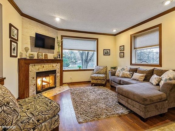 3rd image of 2234 W Glenlord Rd