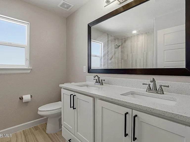 13082 Oakhampton Ave — Photo 17