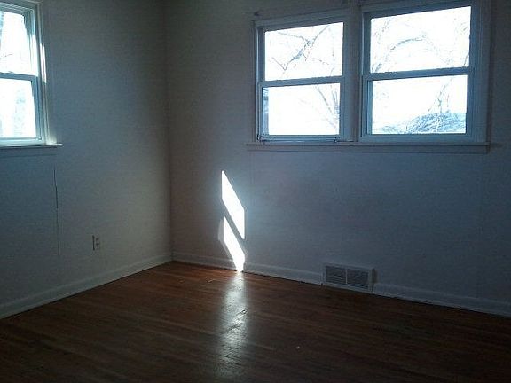 5th image of 1805 Sun Valley Dr