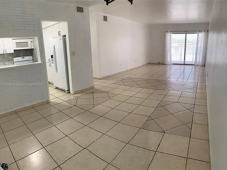 2225 NE 123rd St — Photo 3