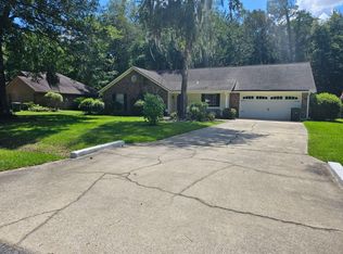 405 Club Dr, Hinesville, GA 31313