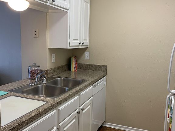 2nd image of 802 N Lbj Dr #1001