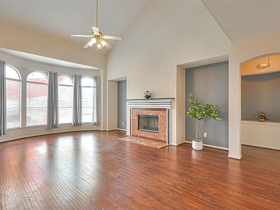 5th image of 1007 Riverchase Dr
