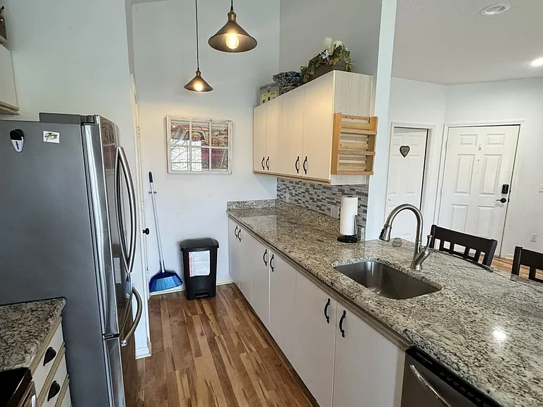 813 Holiday Rdg #H12 — Photo 11
