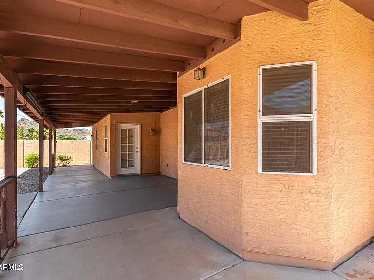 1924 E Sharon Dr — Photo 34