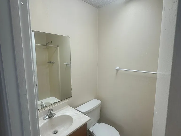 Chimney Creek Apartments — Photo 14