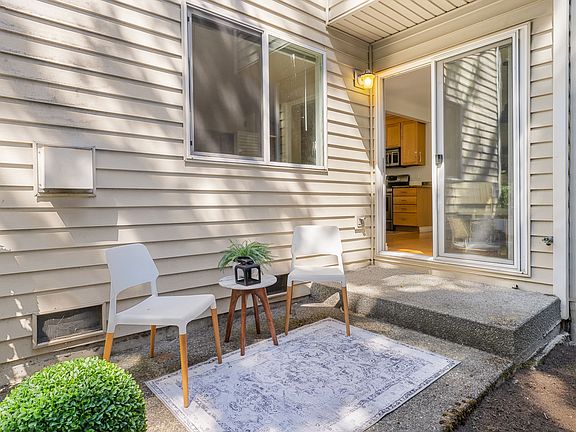5th image of 11107 Woodinville Dr