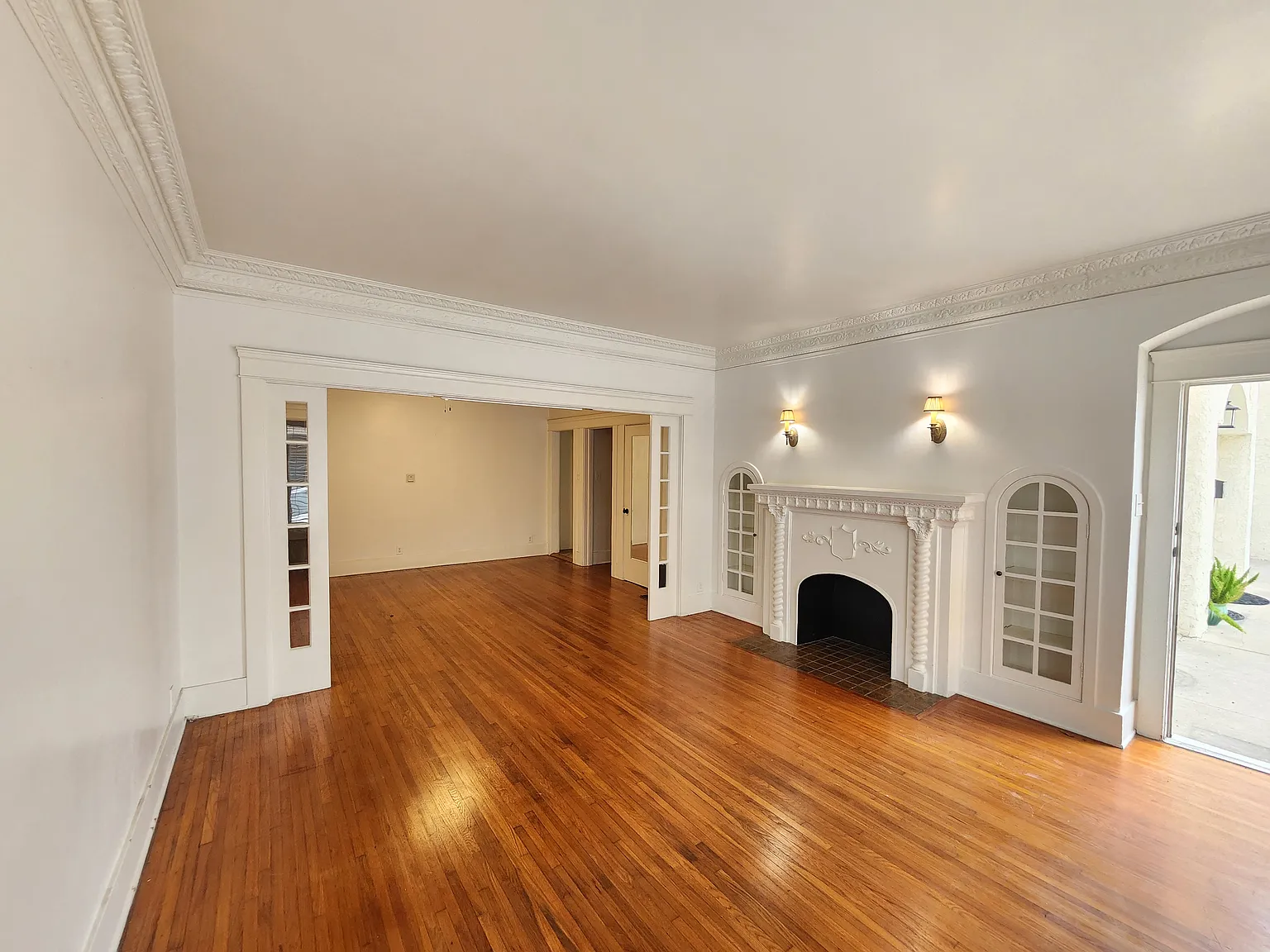 2 bed, 1100 sqft, $2,995 — Photo 4