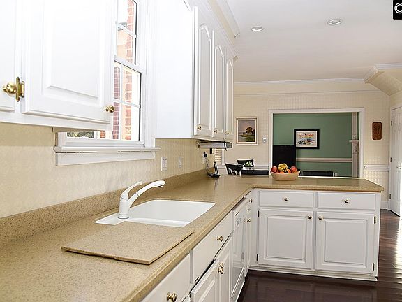 3rd image of 523 Aiken Hunt Cir