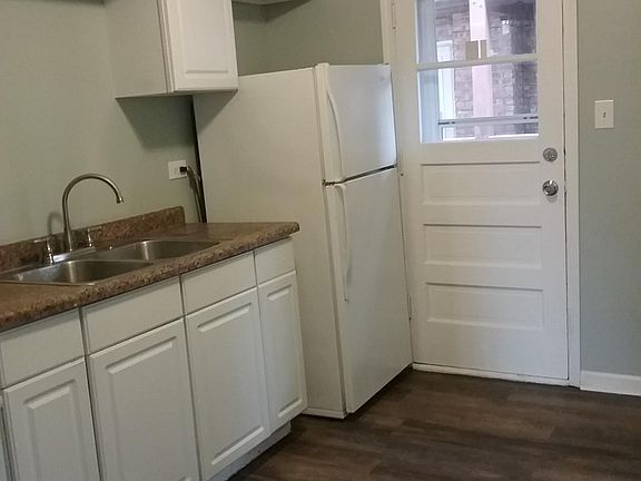 2nd image of 2005 Broadway St APT 2N