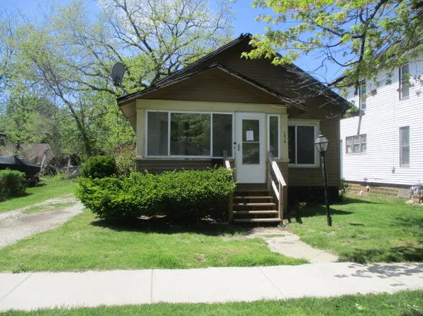 1010 Lavette Ave, Benton Harbor, MI 49022