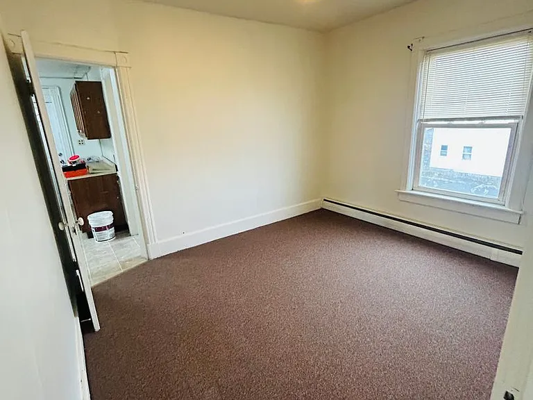 219 W Main St — Photo 9