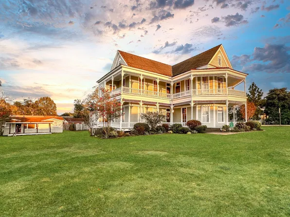 203 S 1st St, Leesville, LA 71446