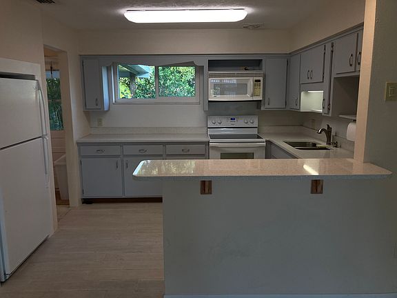 Quartz counters... dishwasher, microwave, stove/oven, garbage disposer and large refrigerator with ice maker