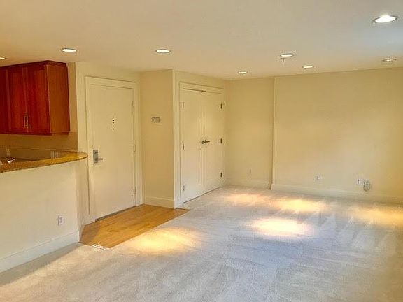 2nd image of 900 Warren Ave N APT 400