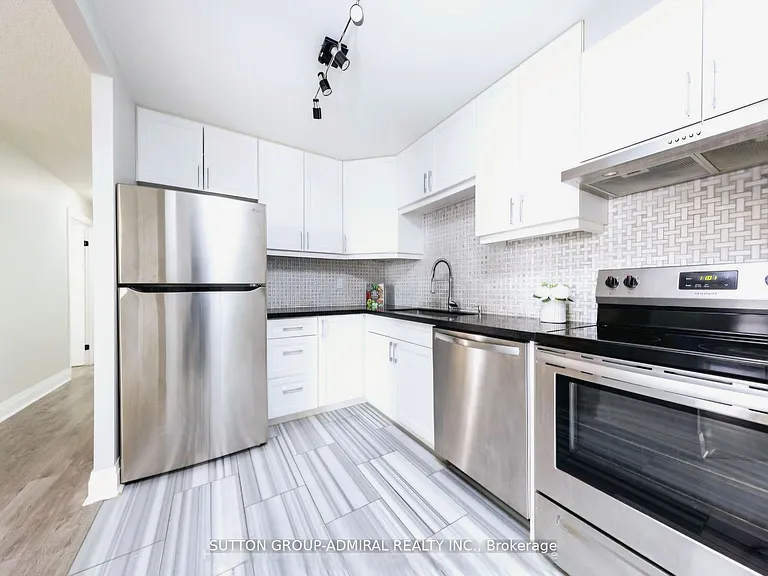 50 Inverlochy Blvd #1005 — Photo 9
